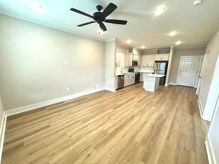 Savannah Flats — Photo 6