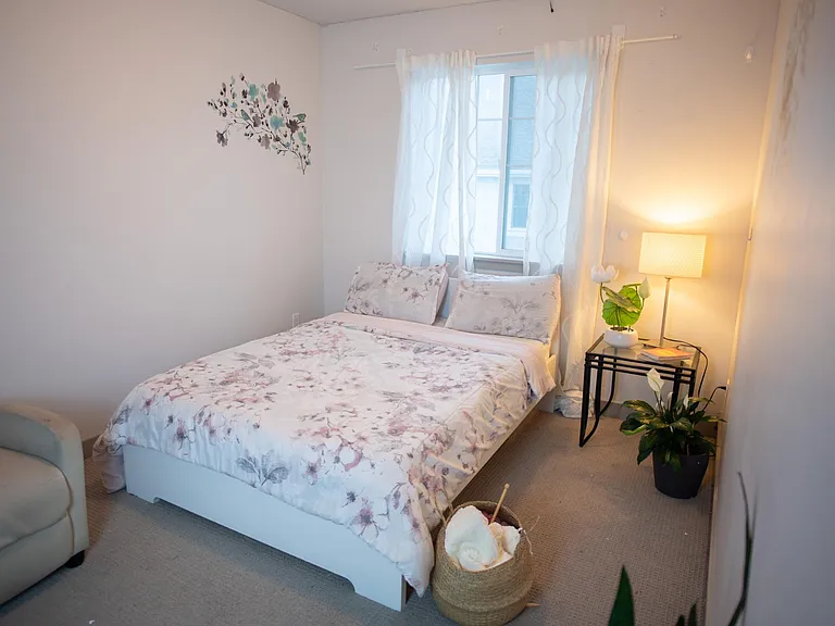 Last bedroom with arm chair