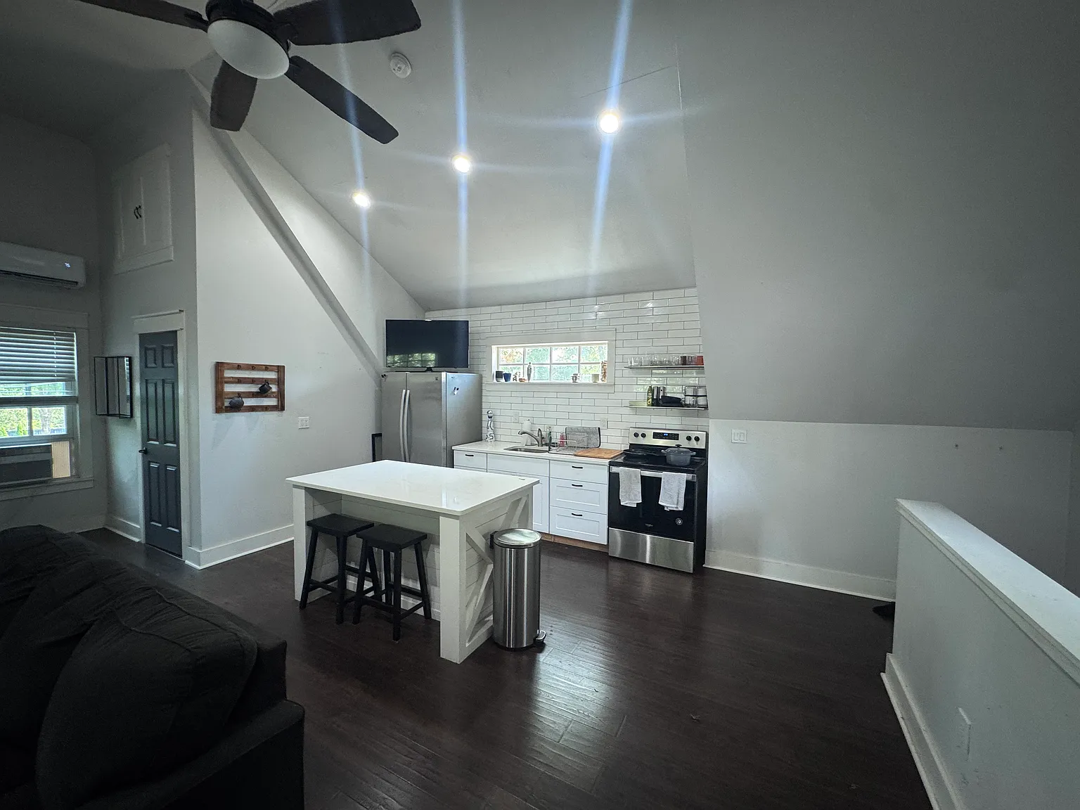 Studio, 685 sqft, $1,500 — Photo 2