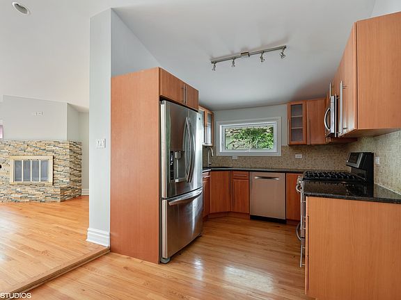 4th image of 3211 Wilmette Ave
