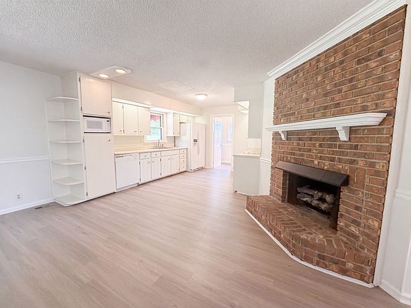 2nd image of 1818 Fox Chase Dr