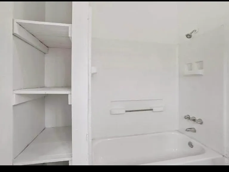 610 E Oak St #610 — Photo 6