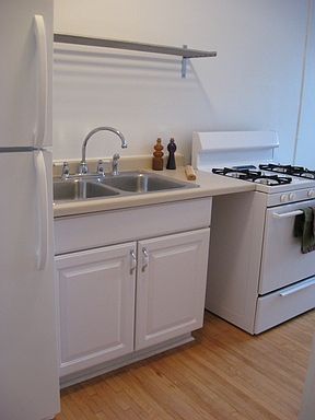 5th image of 608 Lincoln Ave APT 307