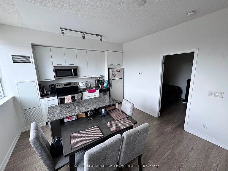 2055 Danforth Ave #213 — Photo 4