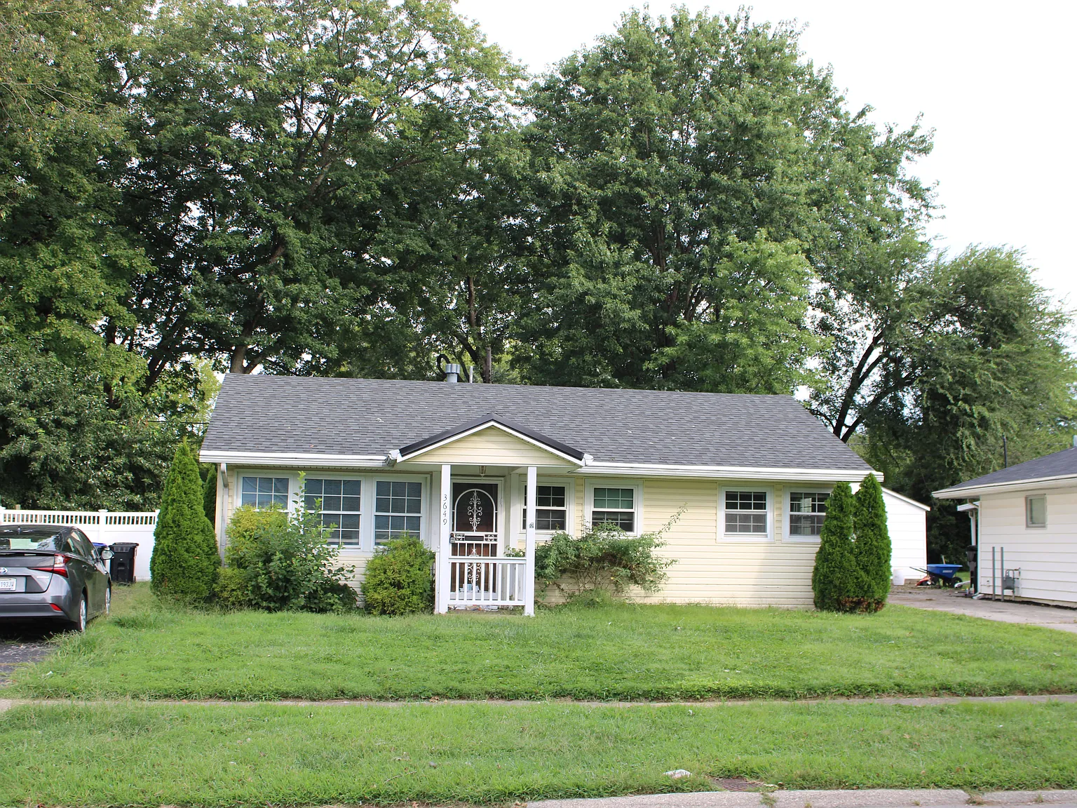 3 bed, 1236 sqft, $1,650 — Photo 1