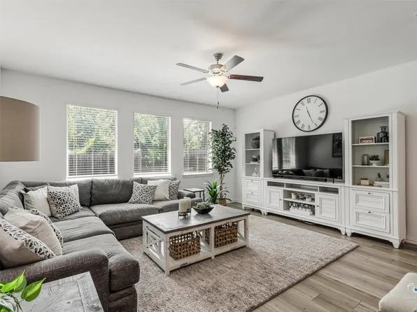 1613 Roadrunner Dr, Little Elm, TX 75068