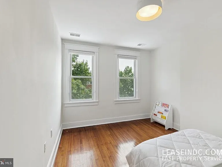 121 Webster St NW — Photo 23