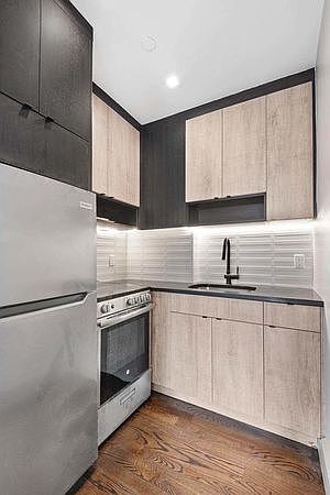1st image of 263 Franklin Ave #7