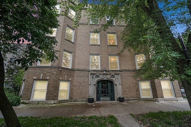 1st image of 1425 W Pratt Blvd APT 2W