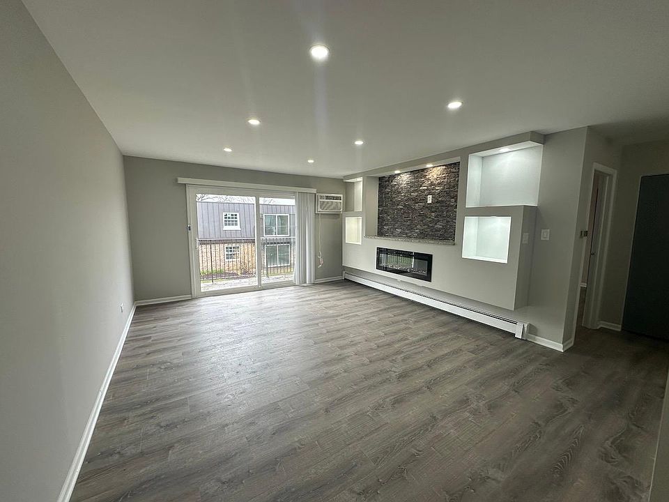1st image of 18W155 63rd St APT B203