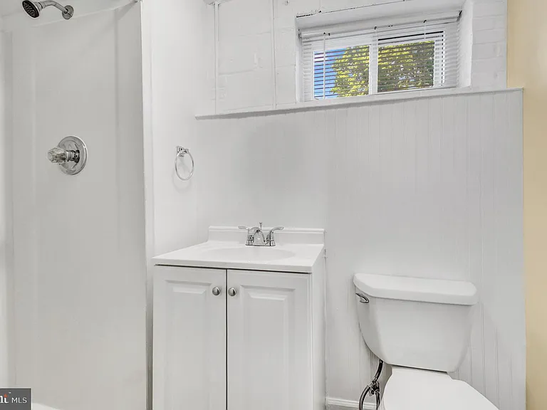 10228 Farnham Dr — Photo 27
