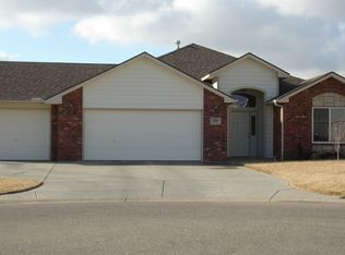 610 Cleek Ct, Winfield, KS 67156