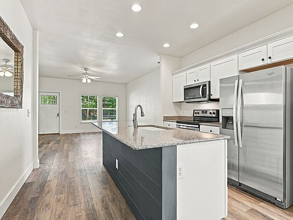 3rd image of 1202 Rose St