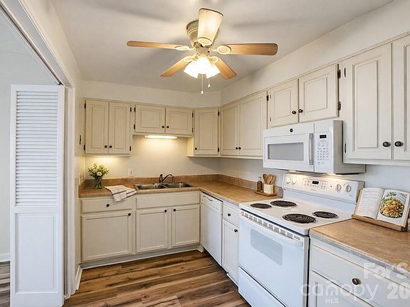 4th image of 1300 Reece Rd APT 312