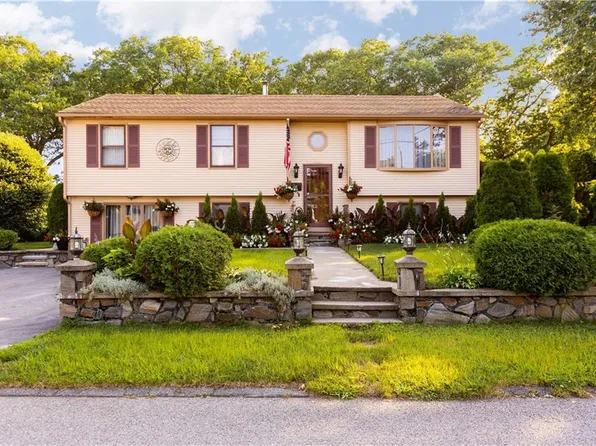 25 Ardway Ave, Warwick, RI 02889