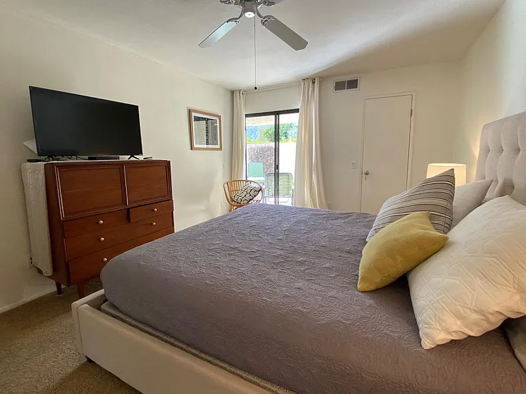 433 N Hermosa Dr — Photo 21