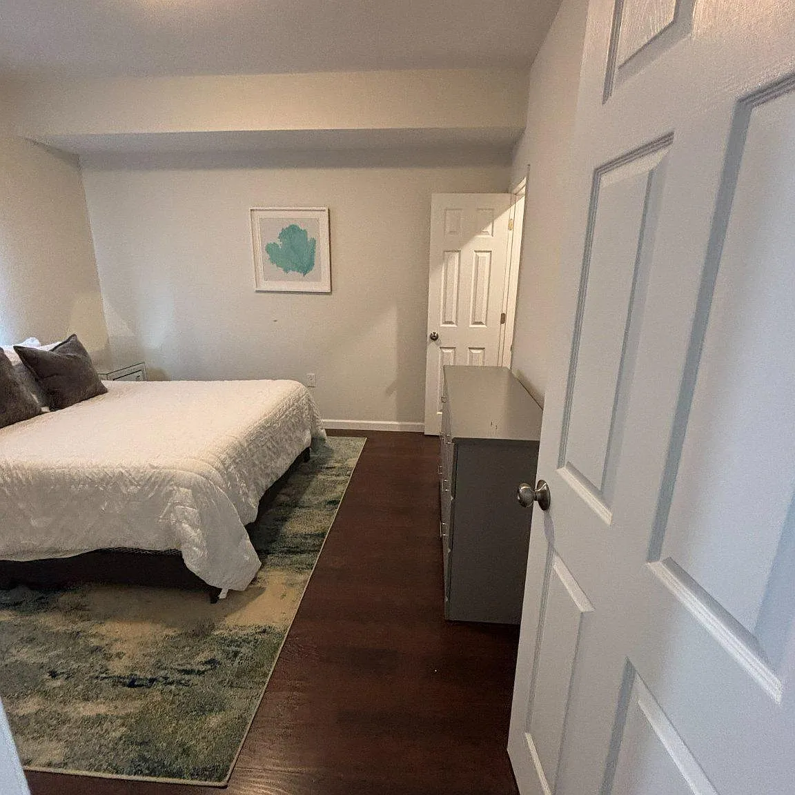 5 bed, 3.0 bath, 1800 sqft, $6,100 — Photo 2