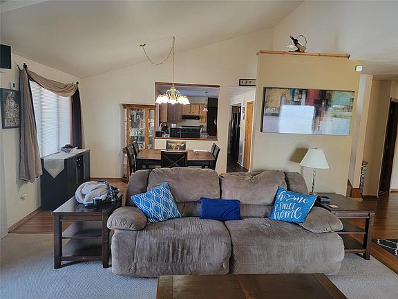4th image of 10 King Point Cir S
