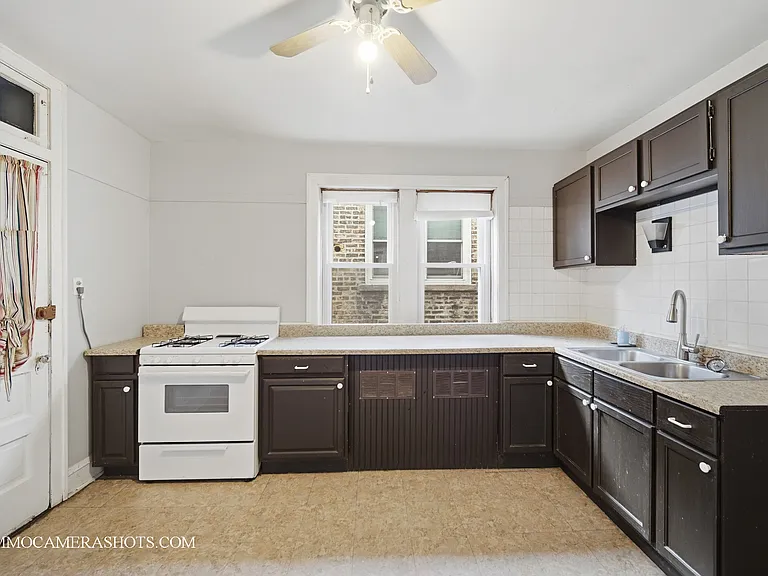 2045 W Farragut Ave #3 — Photo 17