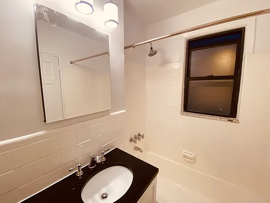 Rented by Metropolis Real Estate of Manhattan | media 14