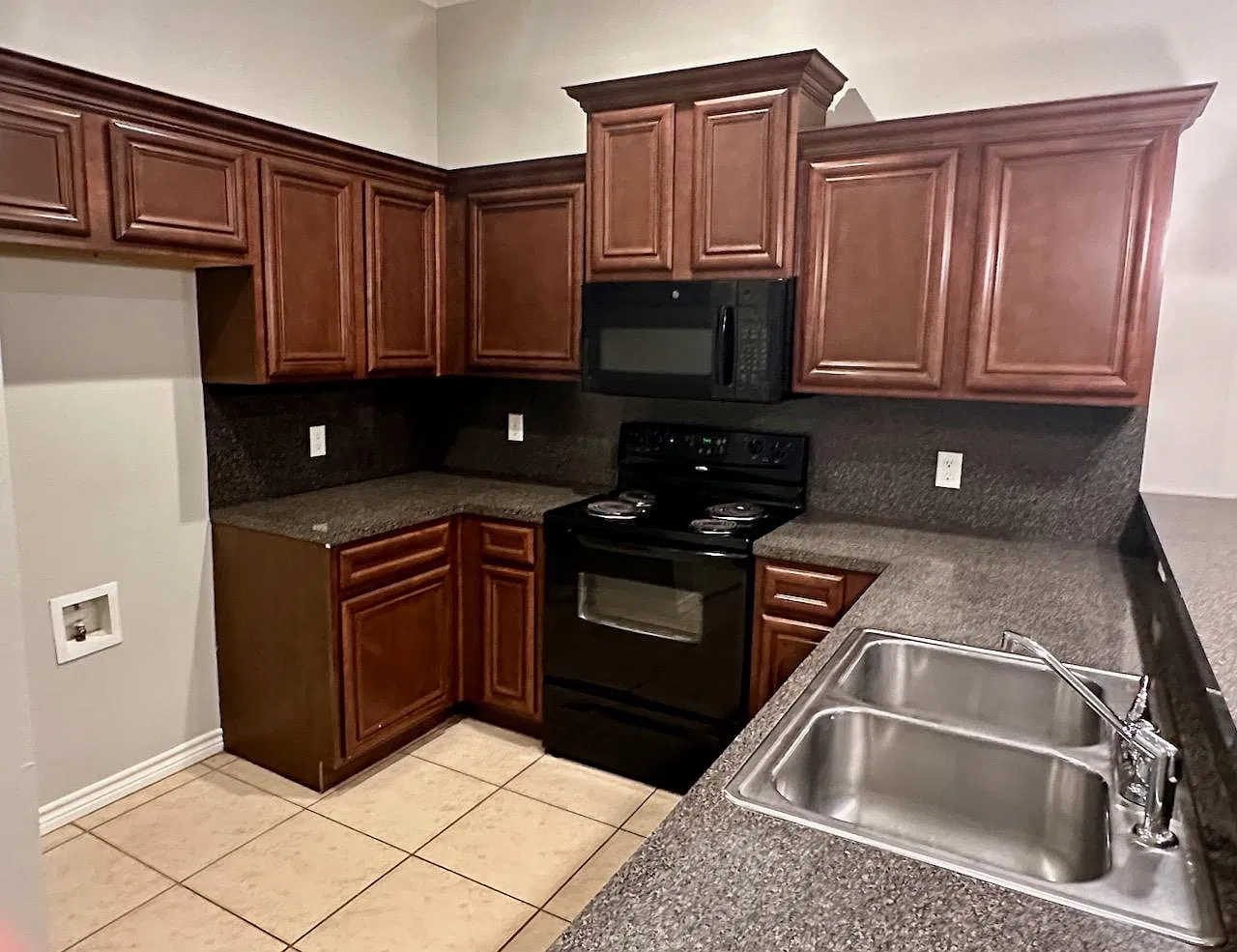 3 bed, 1350 sqft, $1,595 — Photo 3