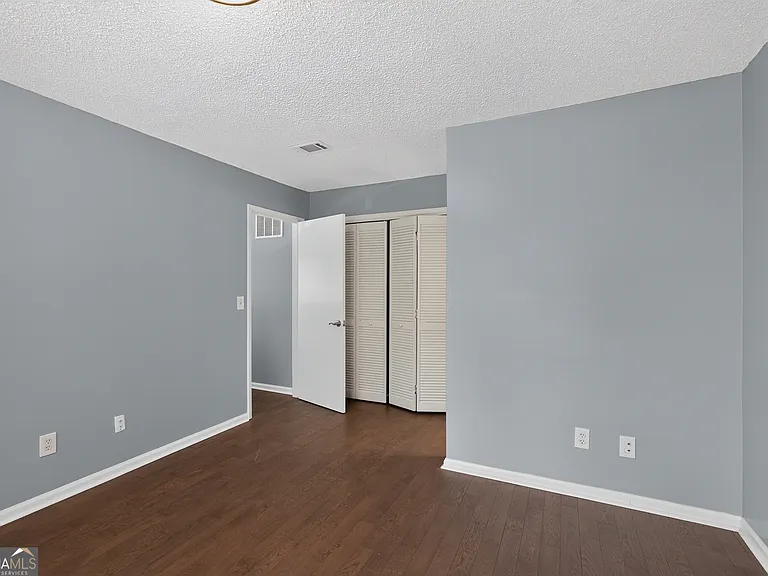 1024 Wiltshire Way — Photo 11