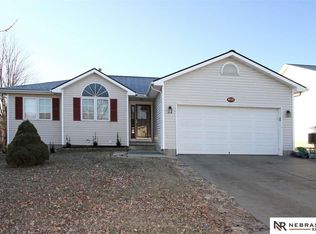 855 Karen Dr, Lincoln, NE 68522