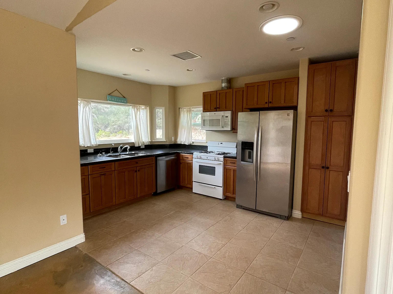 2 bed, 800 sqft, $2,750 — Photo 2