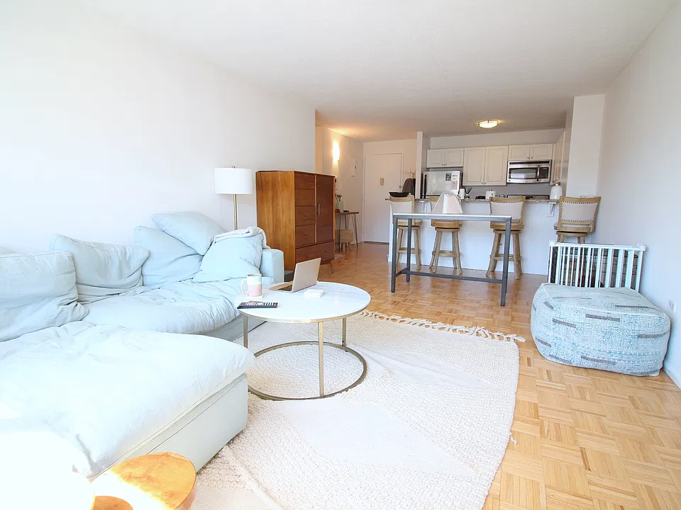225 8th Ave #5D
