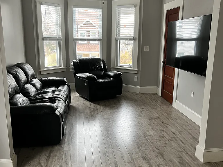 80 Dana St — Photo 2