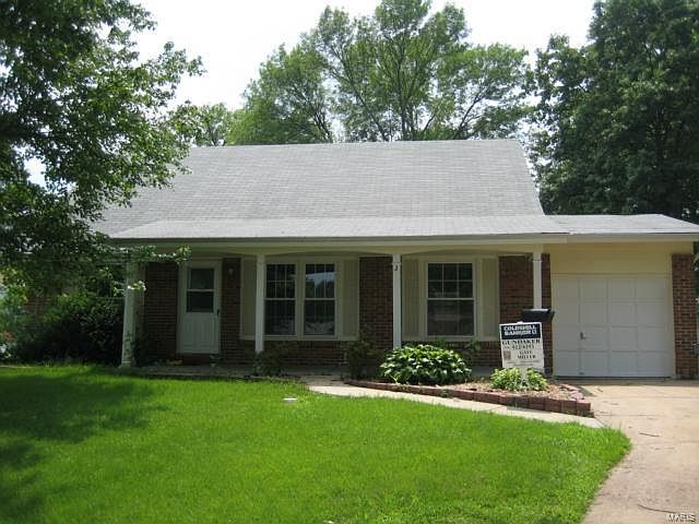 1st image of 3 Elizabeth Ct