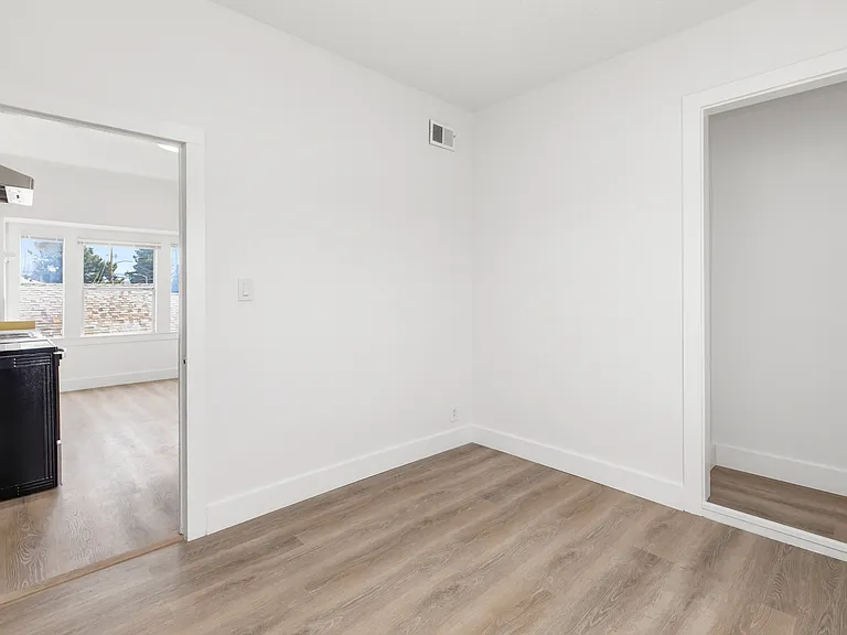 401 105th Ave #401 — Photo 2
