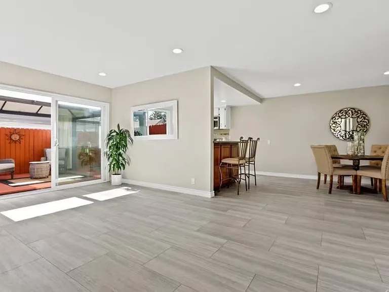 4622 Larwin Ave — Photo 3