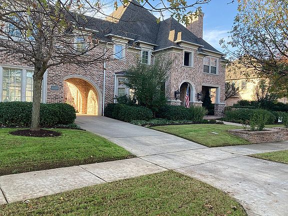 3rd image of 1909 Grosvenor Ln