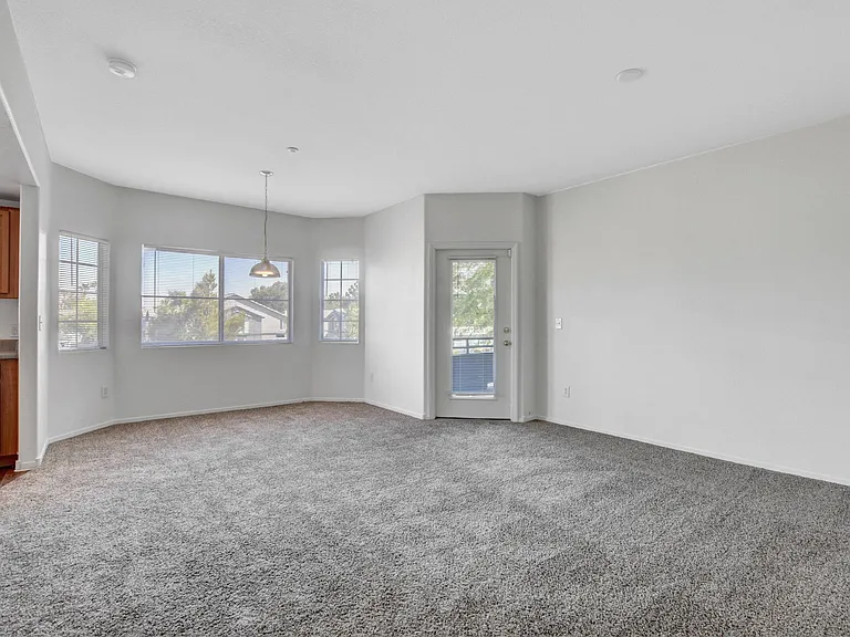 Aspen Peak Condominiums — Photo 18