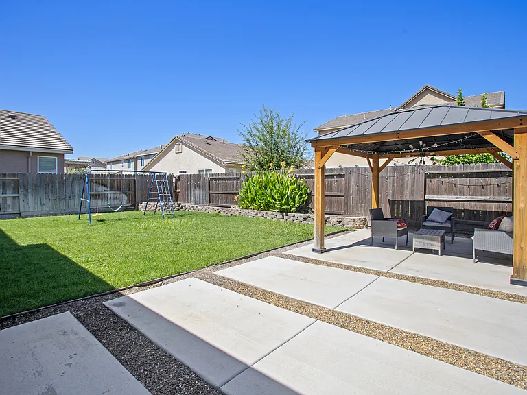 419 Daffodil Dr #2 — Photo 28