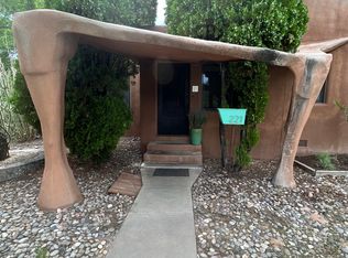 221 Princeton Dr SE, Albuquerque, NM 87106