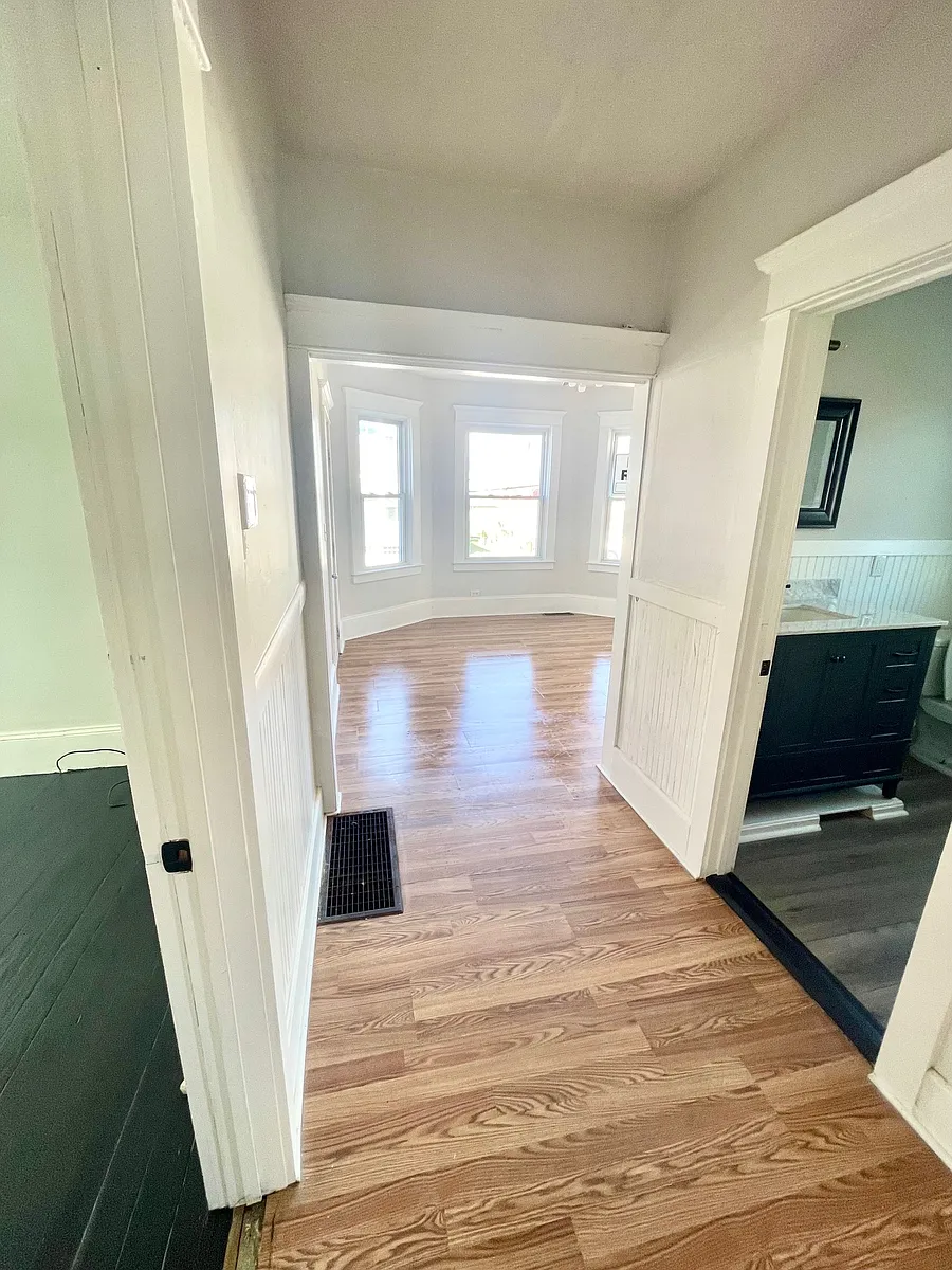Building Photo - 16 Woodlawn St #1
