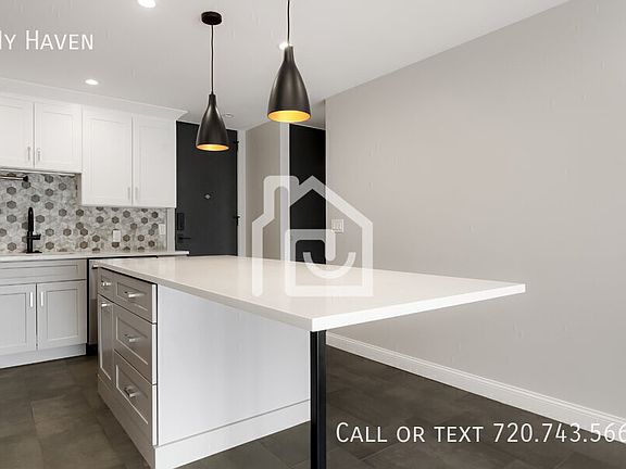 4th image of 1050 N Corona St APT 212