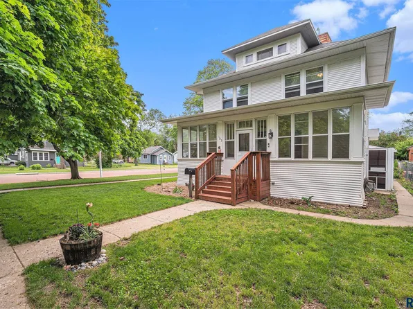 103 N Chicago Ave, Madison, SD 57042