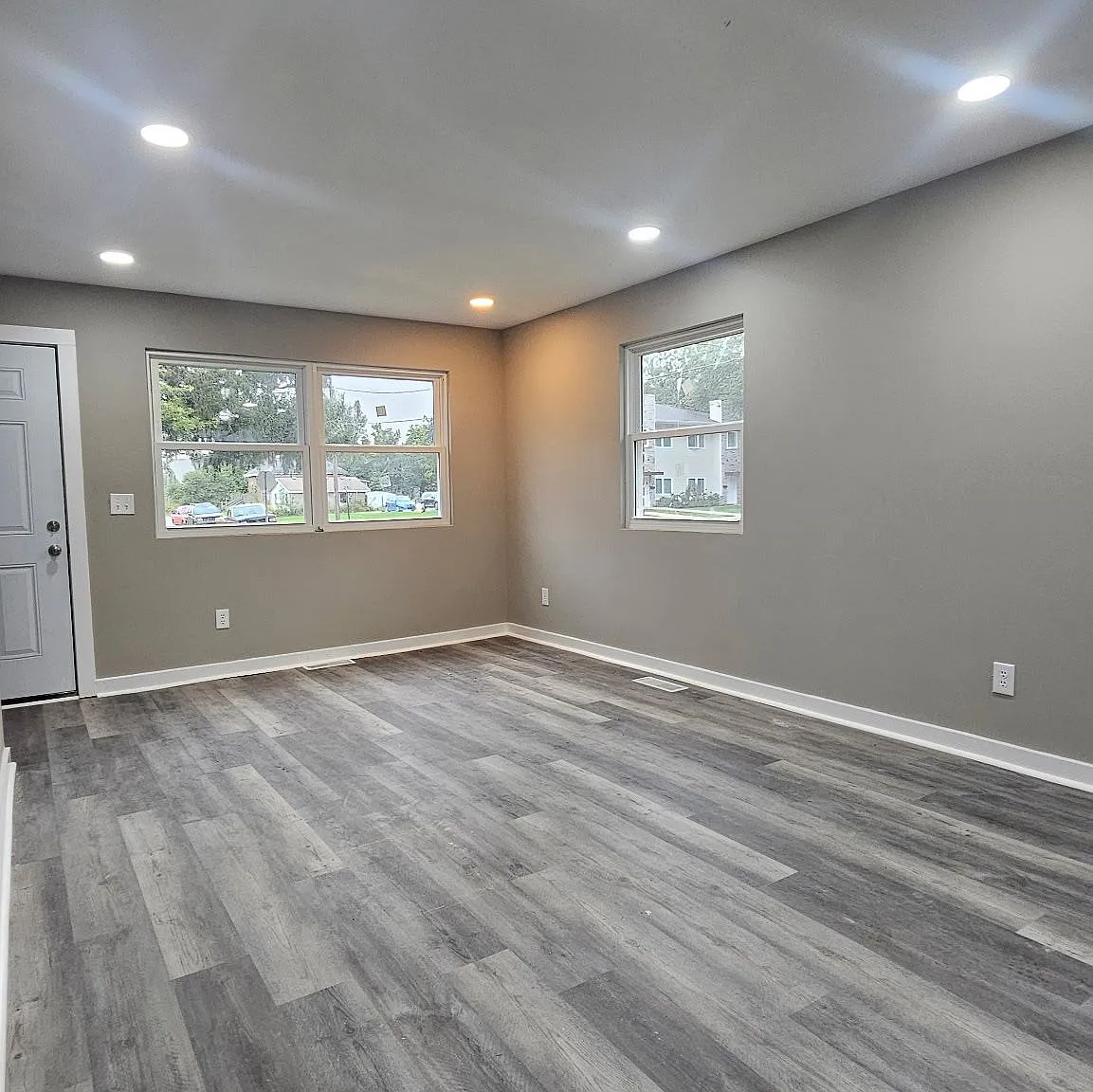 3 bed, 1.0 bath, 1200 sqft, $1,250 — Photo 2