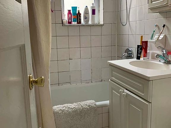 3rd image of 31-83 30th St #2