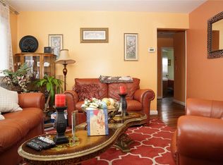 916 Niagara St, Elmont, NY 11003