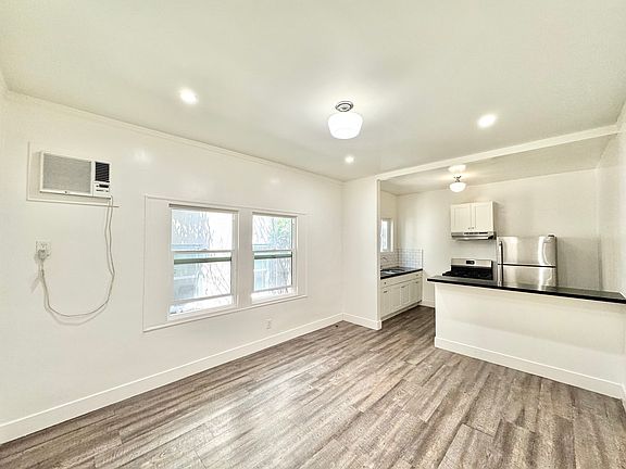 2nd image of 859 S New Hampshire Ave APT 206