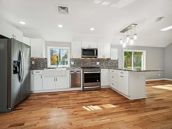 5th image of 11 Kendall Ct