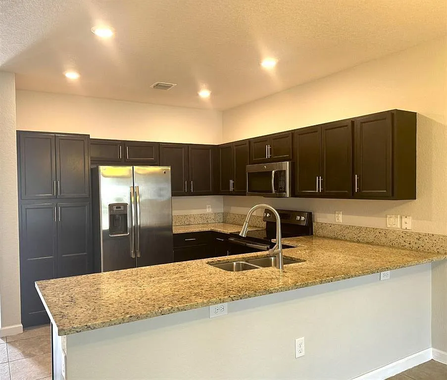 3 bed, 2.5 bath, 1505 sqft, $2,700 — Photo 4