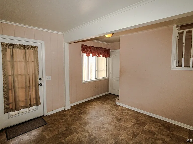 870 Ash Ln — Photo 13