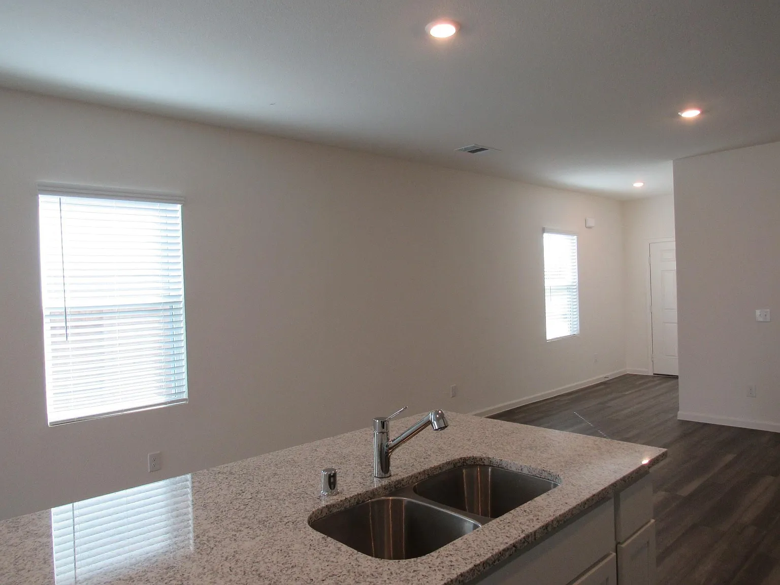 3 bed, 2.0 bath, 1412 sqft, $1,750 — Photo 4
