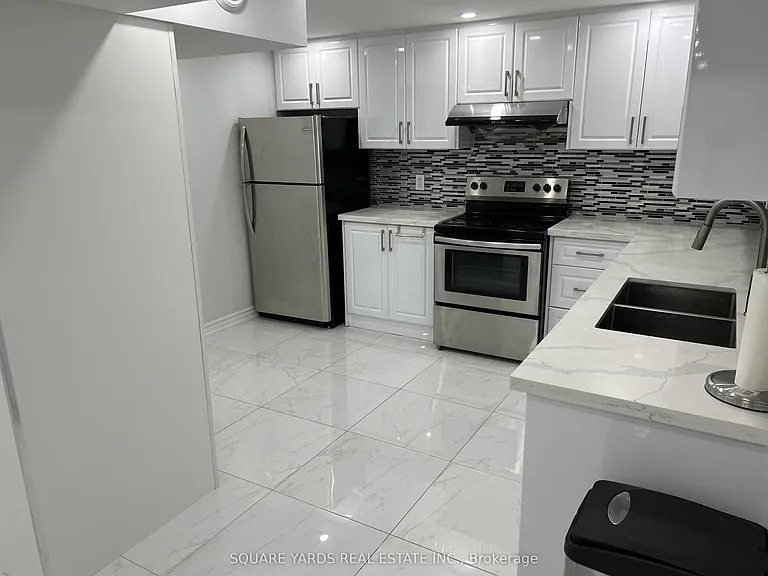 55 Bluffwood Cres — Photo 3