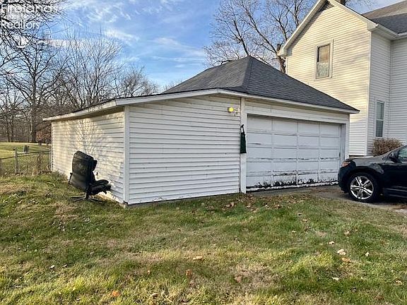 2nd image of 530 S Wayne St